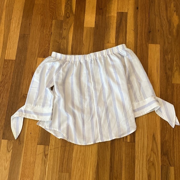 Aqua Women’s White and Blue Striped Off The Shoulder Blouse Size XS - Picture 5 of 6